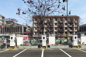 Шаарлардагы DC заряддоо станциясы